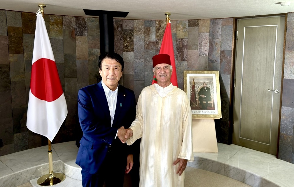 Moroccan ambassador Rachad Bouhlal receives Digital Minister Kono Taro and Minister of Economy, Trade and Industry Saito Ken. (AN Japan)