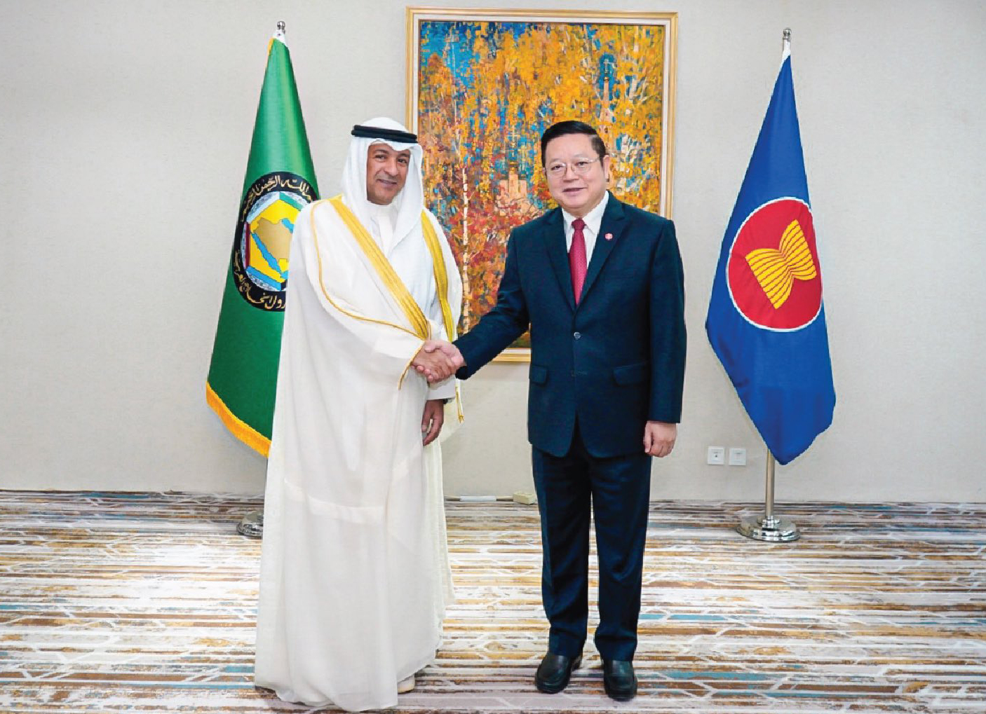 Secretary-General of the Gulf Cooperation Council Jassim Al-Budaiwi and ASEAN Secretary-General Kao Kim Hourn. (SPA)
