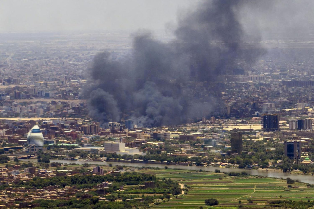 Smoke billows during fighting in the Sudanese capital Khartoum. (AFP)