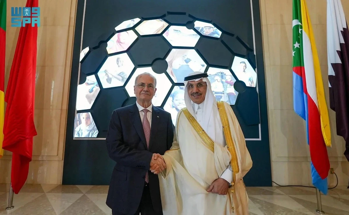 Palestinian Prime Minister Mohammad Mustafa met with Mohammed Sulaiman Al-Jasser, president of the Islamic Development Bank Group. (SPA)