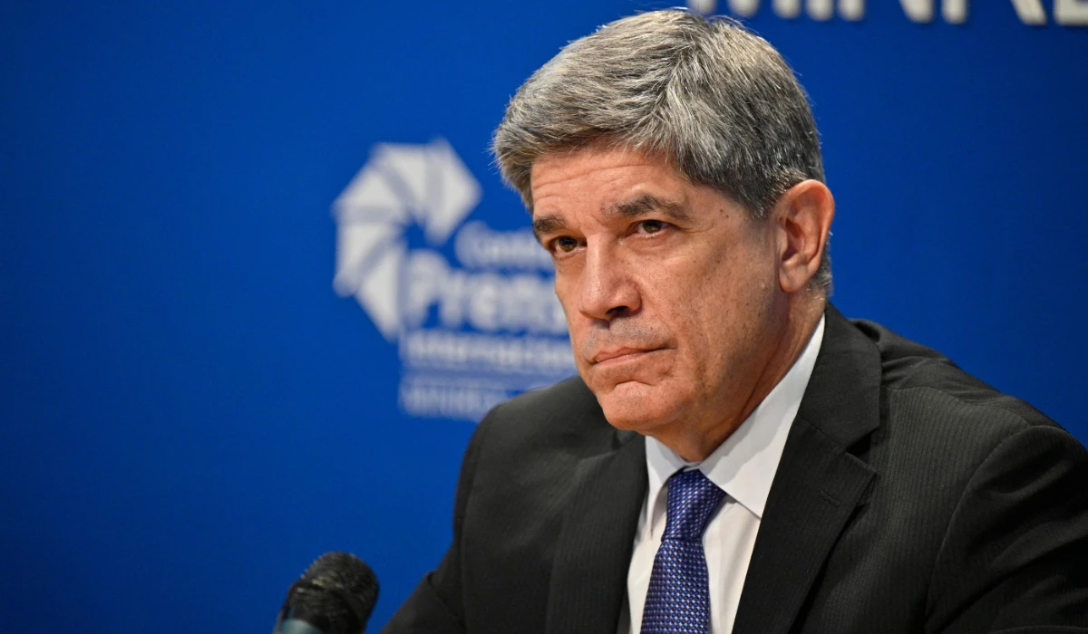 Cuban Vice Foreign Minister Carlos Fernandez de Cossio gestures during a press conference about US-Cuba talks on migration, at the International Press Center in Havana, on November 14, 2023. (AFP)