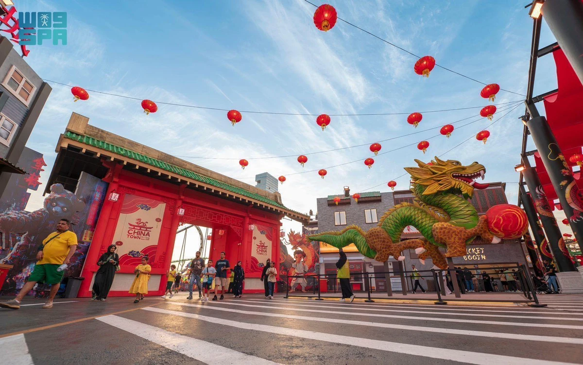 The “China Town” exhibition includes markets selling traditional crafts, and has displays of the Asian nation’s unique architecture. (SPA)