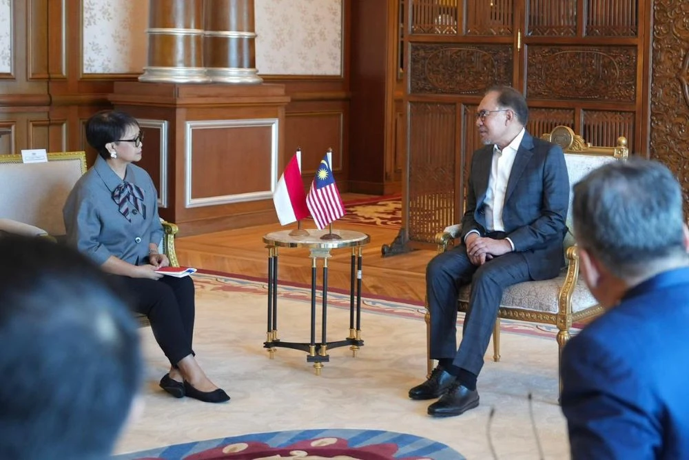 Indonesian Foreign Minister Retno Marsudi and Malaysian Prime Minister Anwar Ibrahim during a meeting in Putrajaya on July 3, 2024. (Indonesian Ministry of Foreign Affairs)