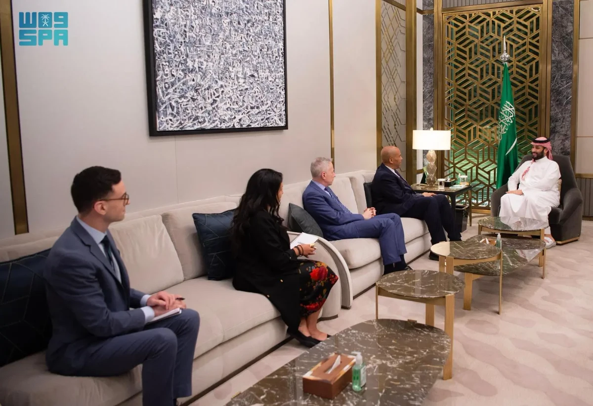 Saudi Crown Prince Mohammed bin Salman received Cory Booker, a member of the Democratic Party for the state of New Jersey in the US Senate. (SPA)