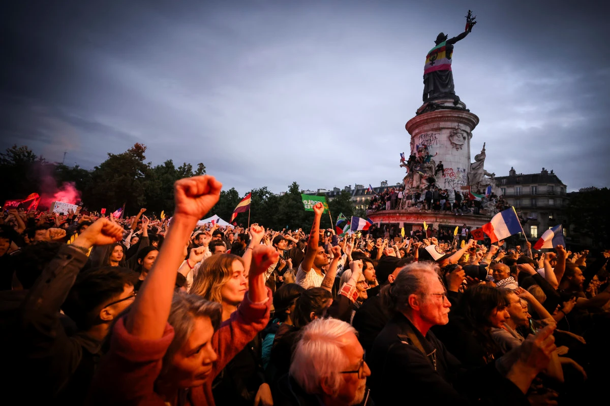 French PM urges united front to stop far-right takeover
