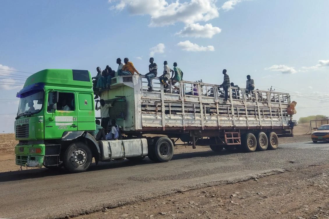 People fleeing the town of Singa, the capital of Sudan’s southeastern Sennar state, arrive in Gedaref in the east of the war-torn country on Jun. 30, 2024. (AFP)