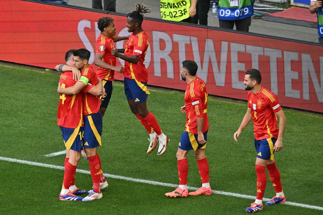 Spain’s defender Aymeric Laporte, forward Alvaro Morata, forward Lamine Yamal, midfielder Nico Williams, and defenders Dani Carvajal and Nacho celebrate the first goal during their Euro 2024 quarter-final match against Germany at the Stuttgart Arena in Stuttgart on Jul. 5, 2024. (AFP)