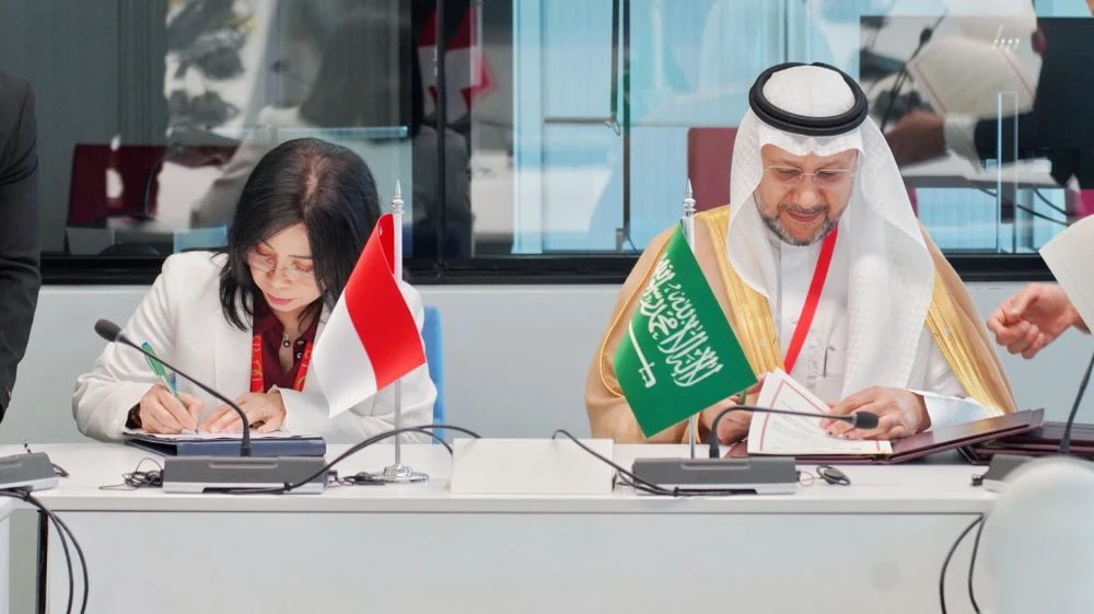 Min Usihen and Dr. Abdulaziz bin Mohammed Al-Swailem sign a cooperation agreement on July 11, 2024. (Indonesia’s Ministry of Law and Human Rights)
