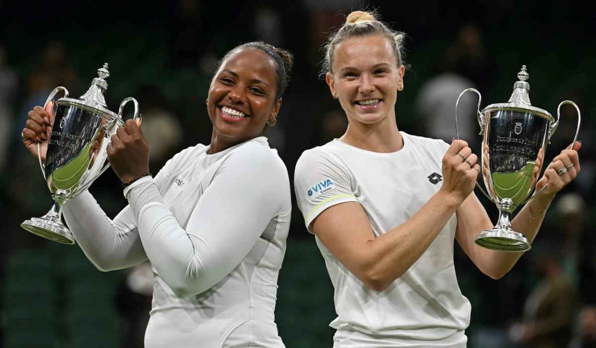 Winners USA's Taylor Townsend (L) and Czech Republic's Katerina Siniakova pose with their trophies following their victory against Canada's Gabriela Dabrowski and New Zealand's Erin Routliffe at the end of their women's doubles final tennis match on the thirteenth day of the 2024 Wimbledon Championships at The All England Lawn Tennis and Croquet Club in Wimbledon, southwest London, on July 13, 2024. (AFP)