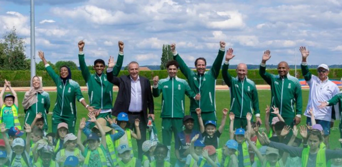 The mayor of Val-de-Reuil in Normandy met with Saudi athletes preparing to compete in the upcoming Paris Olympics at their training camp in the commune on Thursday. (Supplied/SOPC)