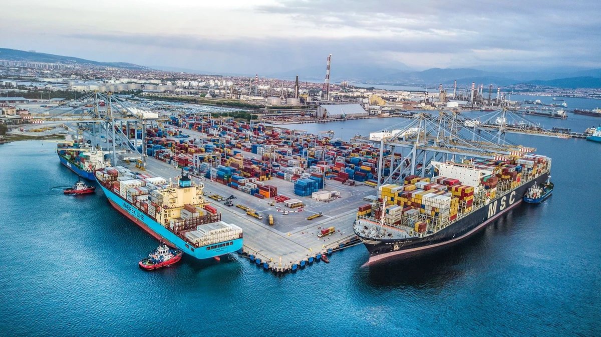 The merger will result in a total of 2,088 meters of berthing space and the ability to accommodate more than one ultra-large container vessel at the same time at both terminals. (WAM)