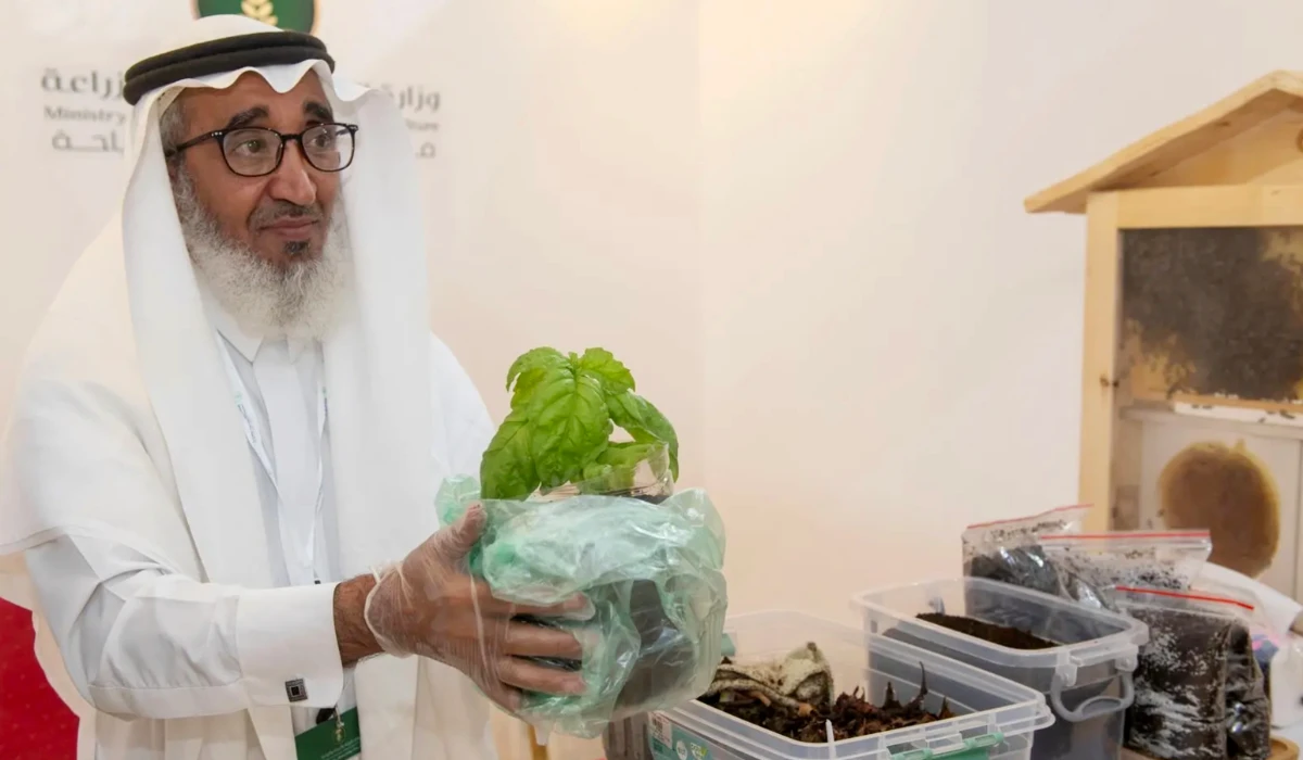 Baha farmer Mohammed Al-Shaer’s worm compost accelerates plant growth, enhances fruit production, and improves overall soil health. (SPA)