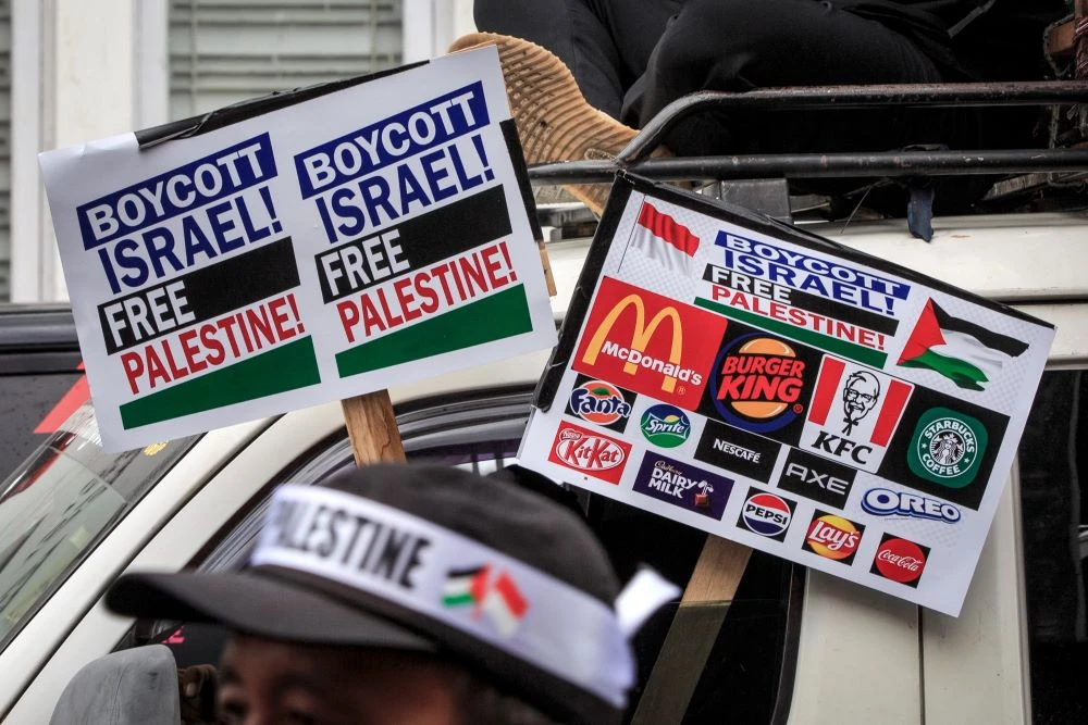 Demonstrators carry placards calling for the boycott of Israeli-linked products and companies during a protest to show their solidarity with the Palestinian people, Yogyakarta, Indonesia, Nov. 11, 2023. (AFP)