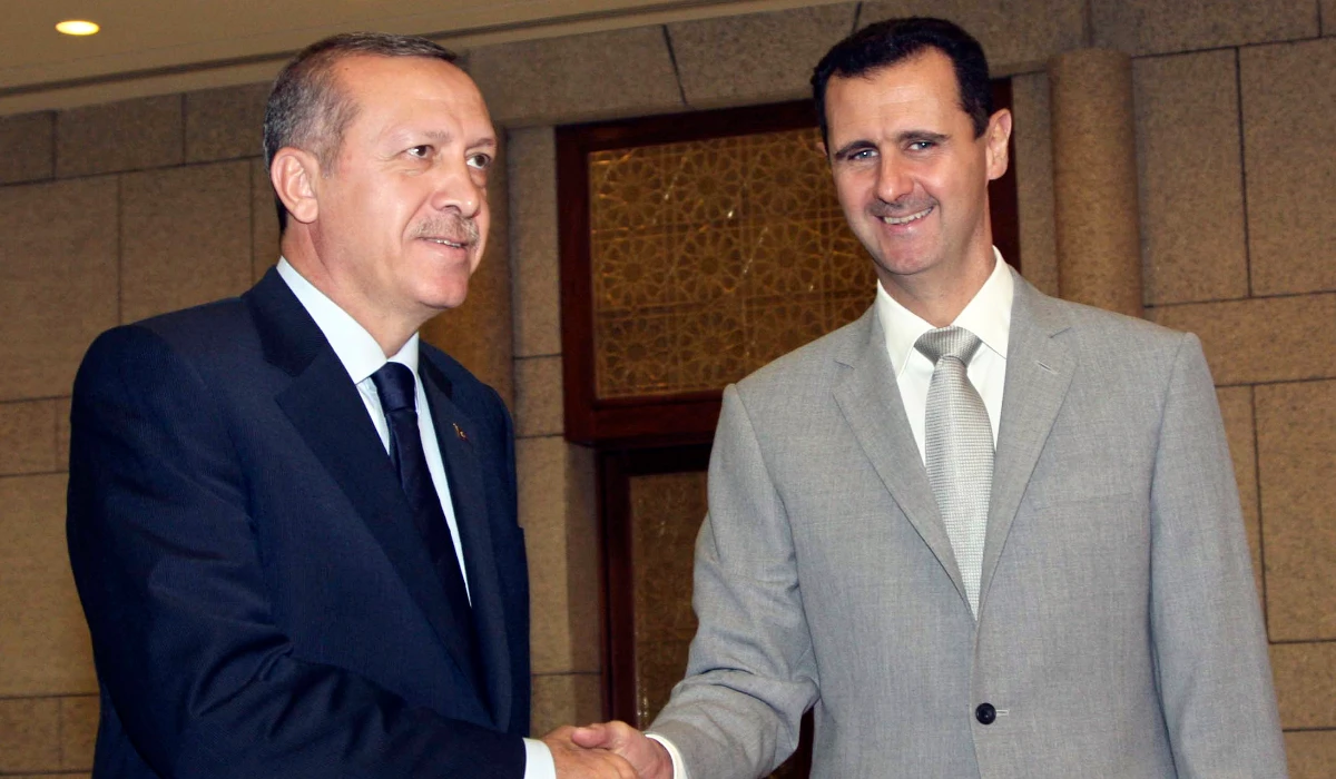 Syrian President Bashar Assad, right, shakes hands with Turkish Prime Minister Recep Tayyip Erdogan at al-Shaab presidential palace in Damascus, Syria, on Oct. 11, 2010. (AP file photo)