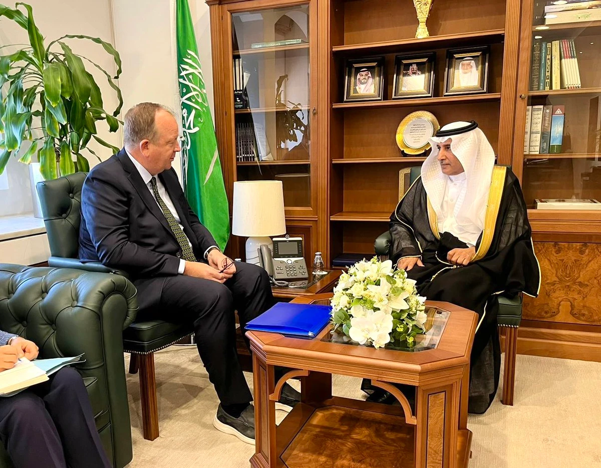 Saudi Foreign Affairs Deputy Minister Saud Al-Sati sits with Chief Political Affairs Officer Robert Dunn from the office of the UN special envoy for Syria. (@KSAMOFA)