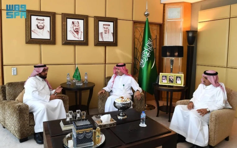 Saudi Ambassador to Egypt Saleh bin Eid Al-Husseini discussed on Wednesday the process of delivering aid to Gaza with a delegation from the King Salman Humanitarian Aid and Relief Center. (SPA)