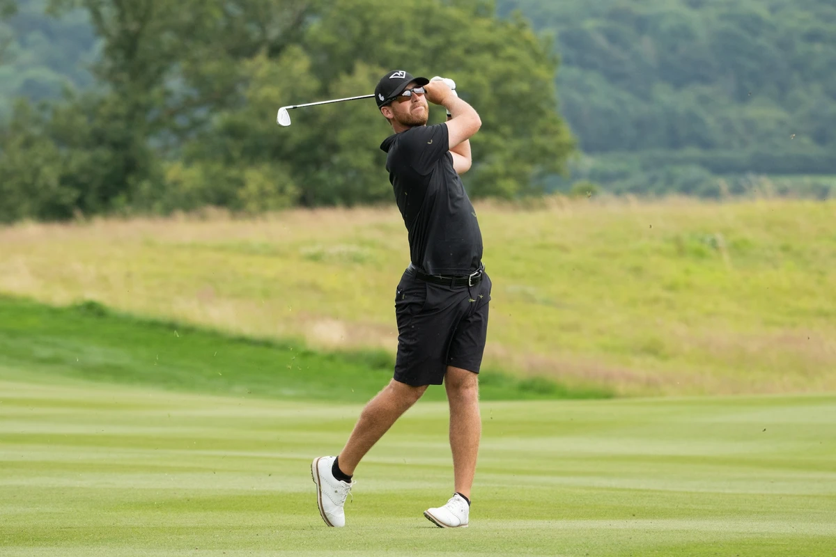 Andy Ogletree of HyFlyers GC leads LIV Golf UK by 2 shots after the second round of play. (Supplied)