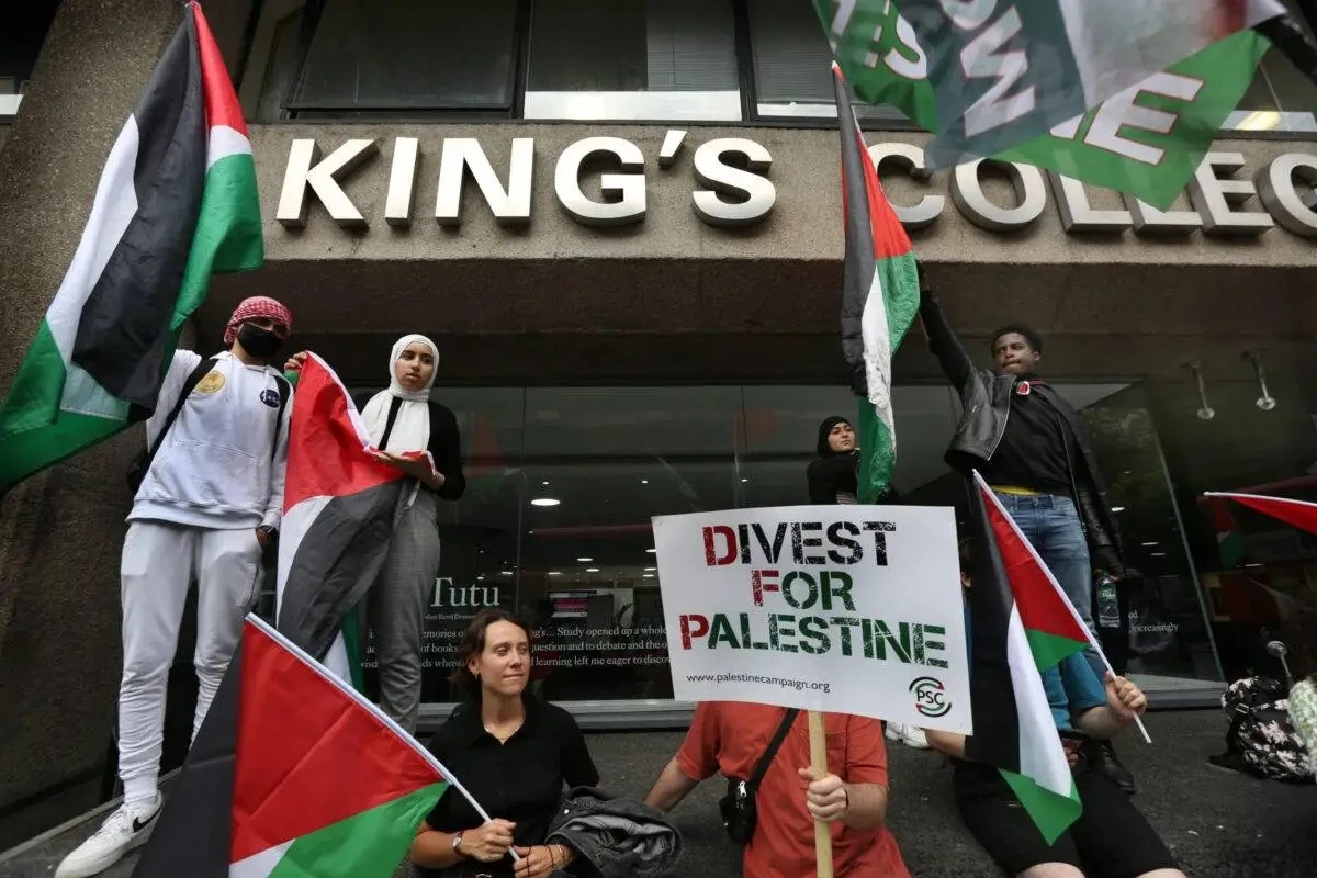 Pro-Palestine student protestors at the King's College London campus. (Getty)