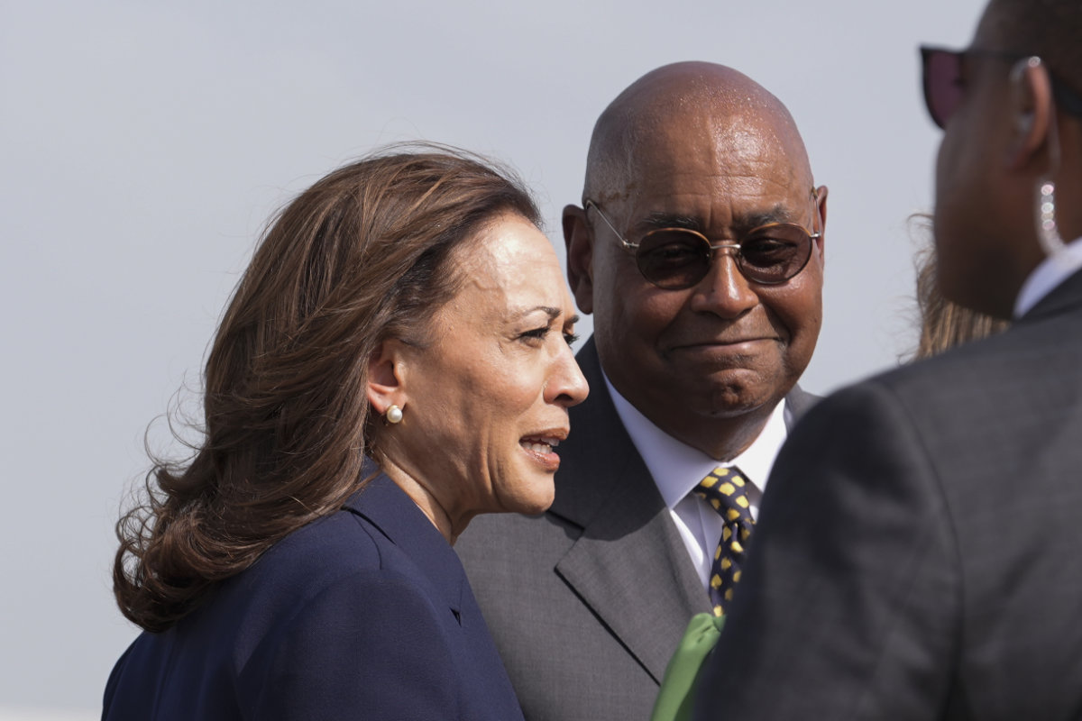 Vice President Kamala Harris, left, is greeted by Harris County Commissioner Rodney Ellis, right, during her arrival at George Bush Intercontinental Airport in Houston, onJuly 31, 2024. (AP)