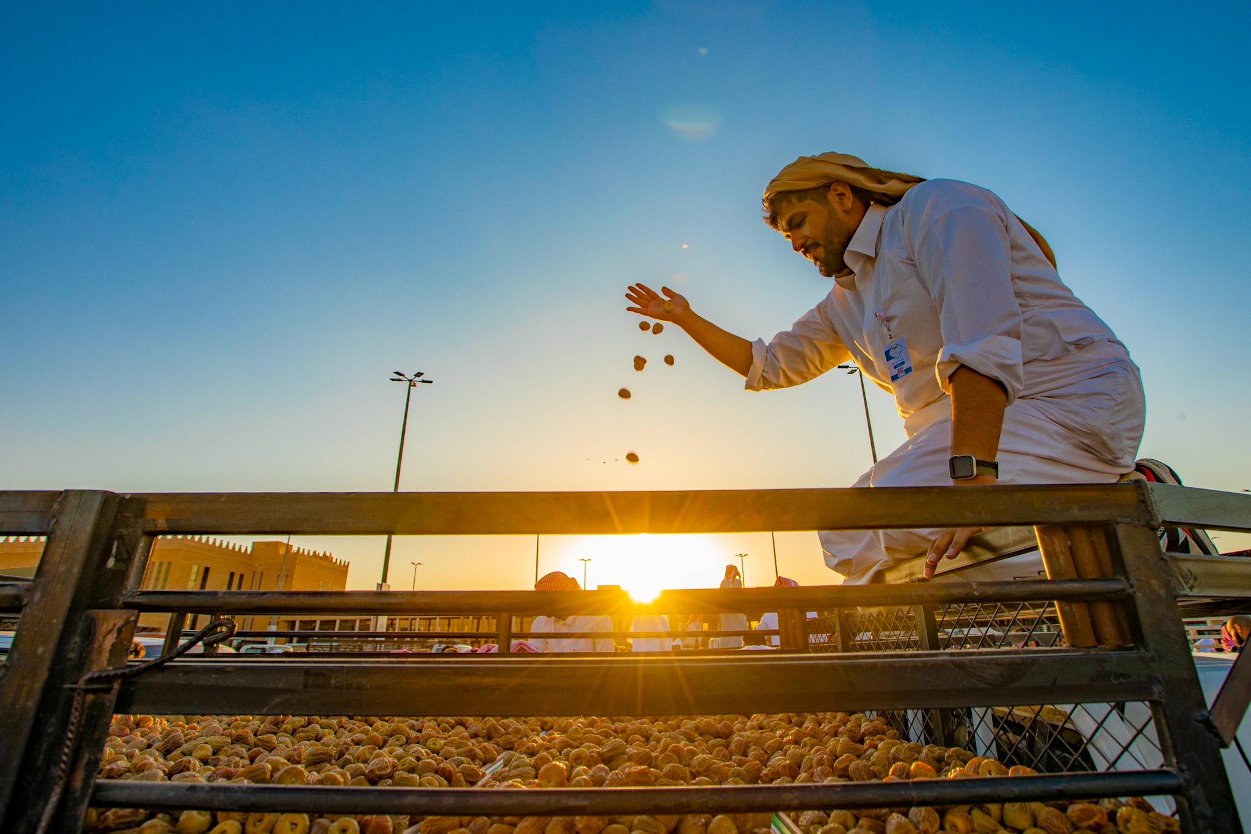 The event has attracted a significant number of farmers and traders to this city renowned for its date production, the Saudi Press Agency reported on Saturday. (SPA)