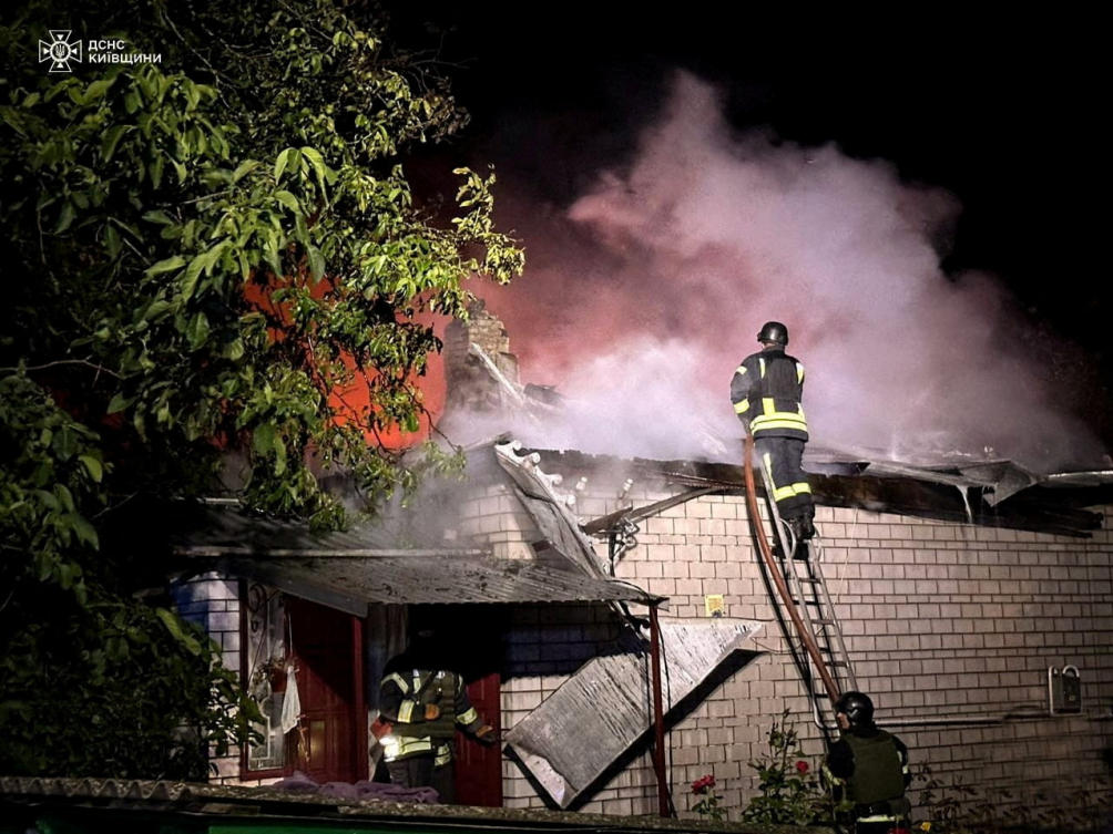 Firefighters work at a site of a residential building damaged during a Russian drone strike, amid Russia’s attack on Ukraine, in Kyiv on Jul. 31, 2024. (Reuters/File)