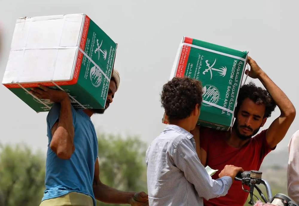 KSrelief handed out 858 food boxes in the Al-Dali and Al-Shuayb districts of the Al-Dali governorate. (SPA)