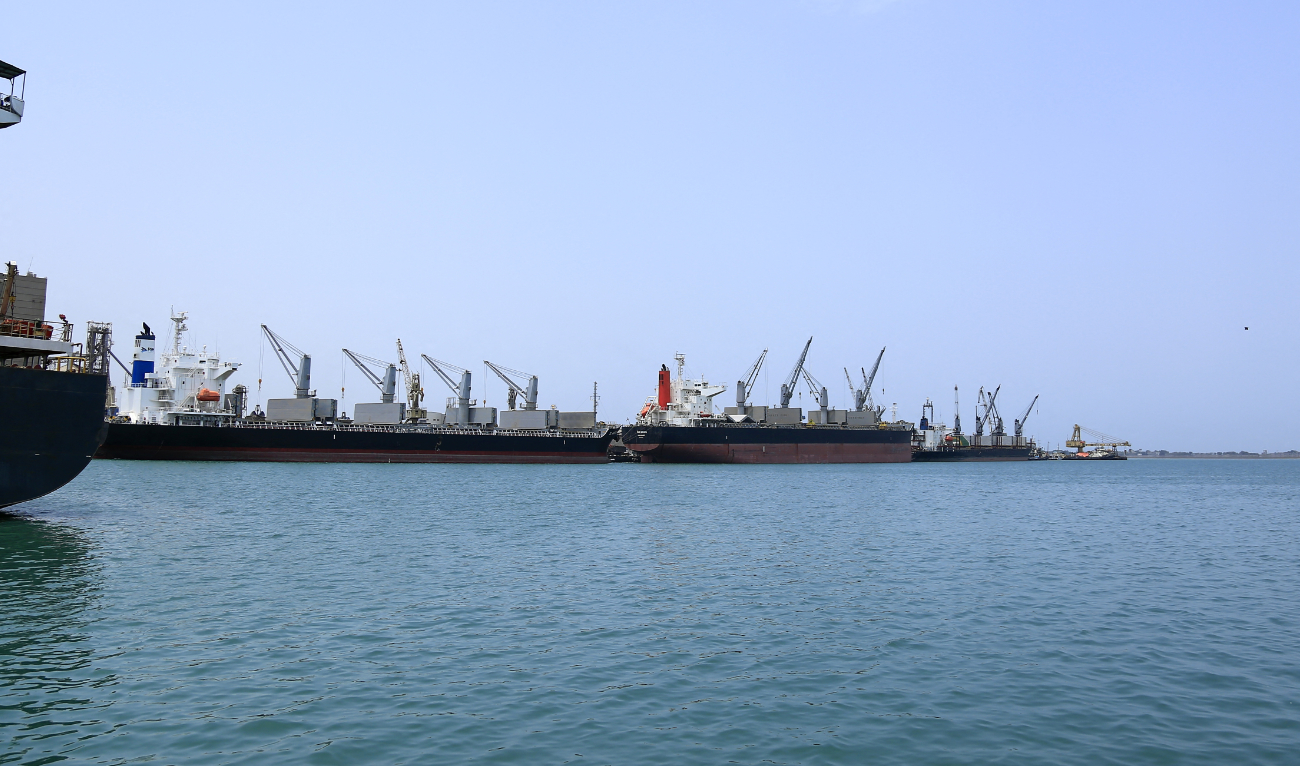 Houthi attacks on ships have been halted since July 20, when Israeli jets targeted oil storage facilities and other targets in Hodeidah, a Houthi-held city in western Yemen. (AFP/File)
