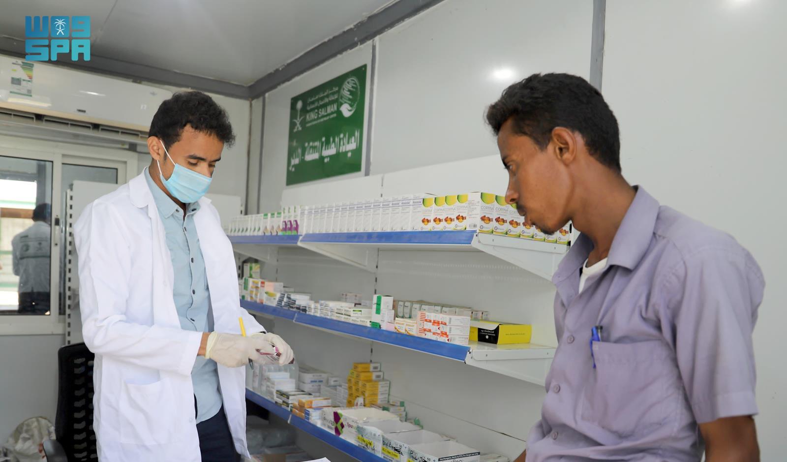 KSrelief mobile clinics in Hajjah, Yemen, served 1,443 patients from July 10-16. (SPA)