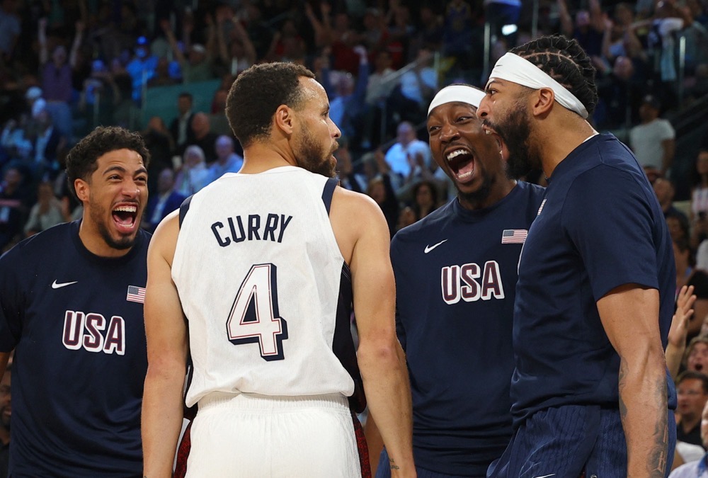 Stephen Curry of United States celebrates with teammates. (Reuters)