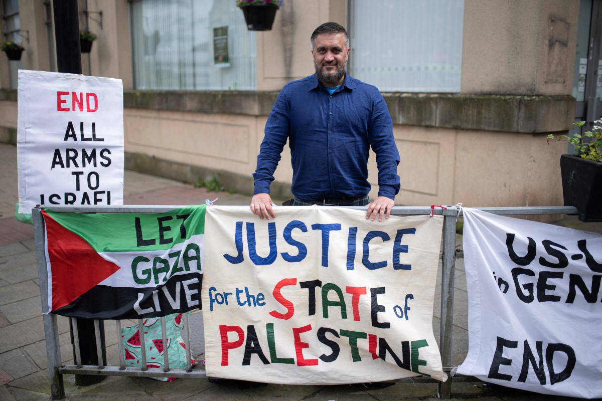 Vaz Shabir, an independent candidate in the forthcoming general election, joins campaigners calling for an end to the war in Gaza in the town centre of Keighley, northwest England, on June 14, 2024.(AFP)
