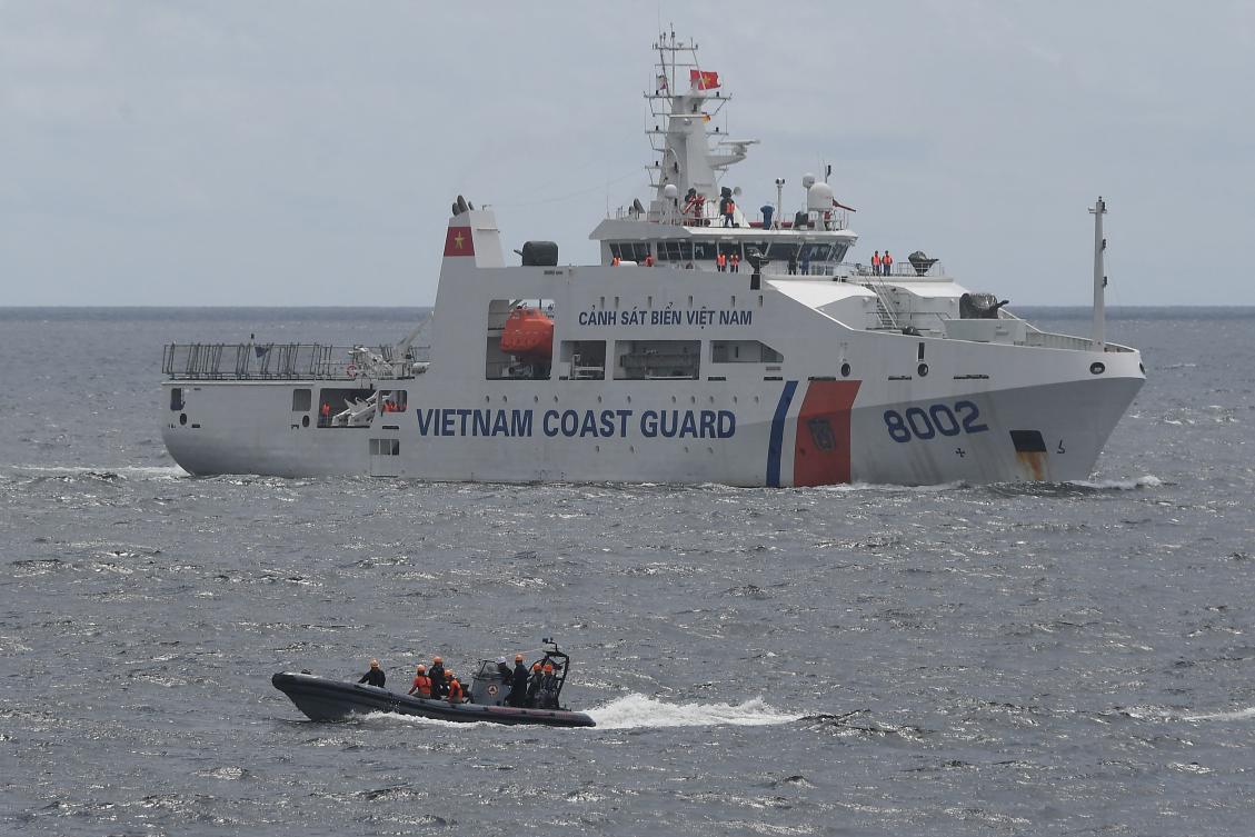 Philippine Coast Guard personnel (L) maneuover their rigid hull inflatable boat next to a Vietnamese Coast Guard ship during their joint maritime exercise off Bataan in the disputed South China Sea on Aug. 9, 2024. (AFP)