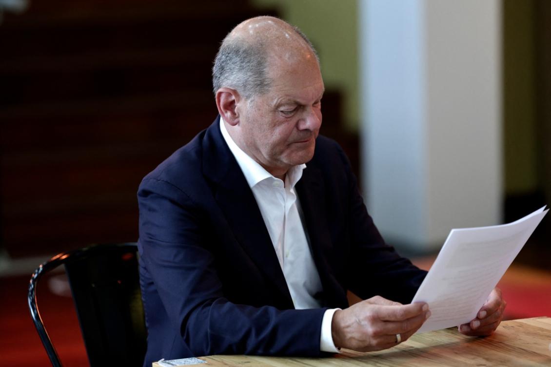 German Chancellor Olaf Scholz told Israeli Prime Minister Benjamin Netanyahu in a phone call that he should conclude a deal on a ceasefire. (File/AFP)