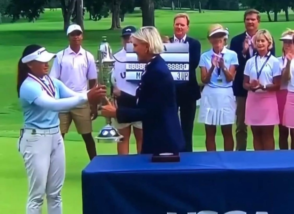 Rianne Malixi, of the Philippines, left, during the trophy presentation at the US Women’s Amateur Sunday at the Southern Hills Golf Club in Tulsa, Oklahoma. (USGA)