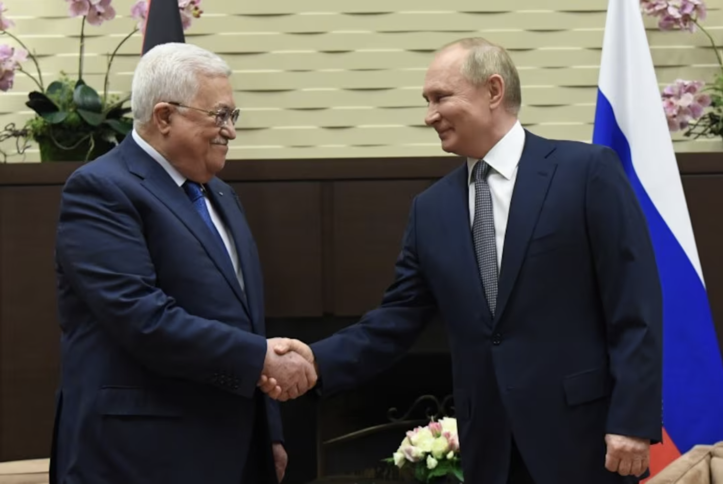 Russian President Vladimir Putin shakes hands with Palestinian President Mahmoud Abbas during their meeting in Sochi, Russia November 23, 2021. (File/Reuters)
