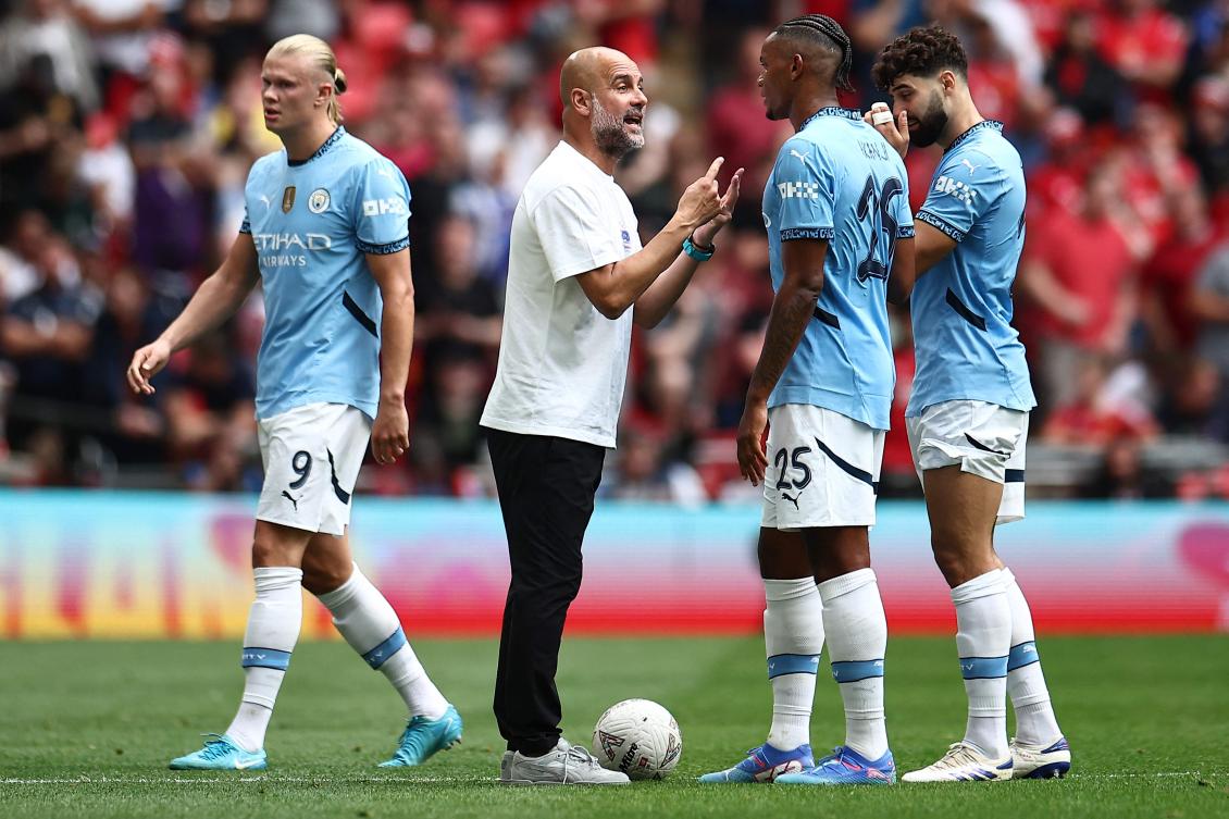 Manchester City’s Spanish manager Pep Guardiola (C) gives instructions to Manchester City’s Swiss defender #25 Manuel Akanji and Manchester City’s Croatian defender #24 Josko Gvardiol during a drinks break in the English FA Community Shield at Wembley. (AFP)