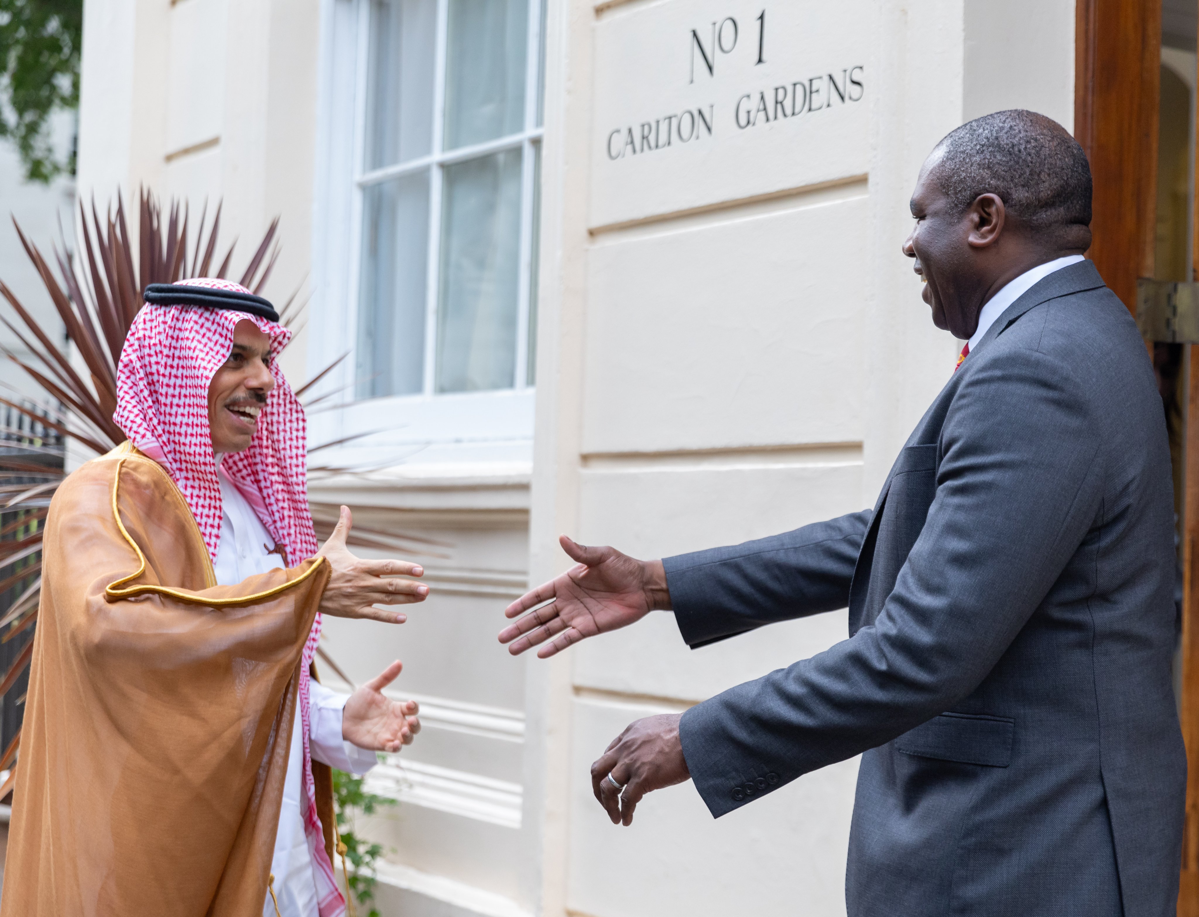 Saudi Arabia’s Foreign Minister Prince Faisal bin Farhan met British Secretary of State David Lammy in London. (@KSAMOFA)