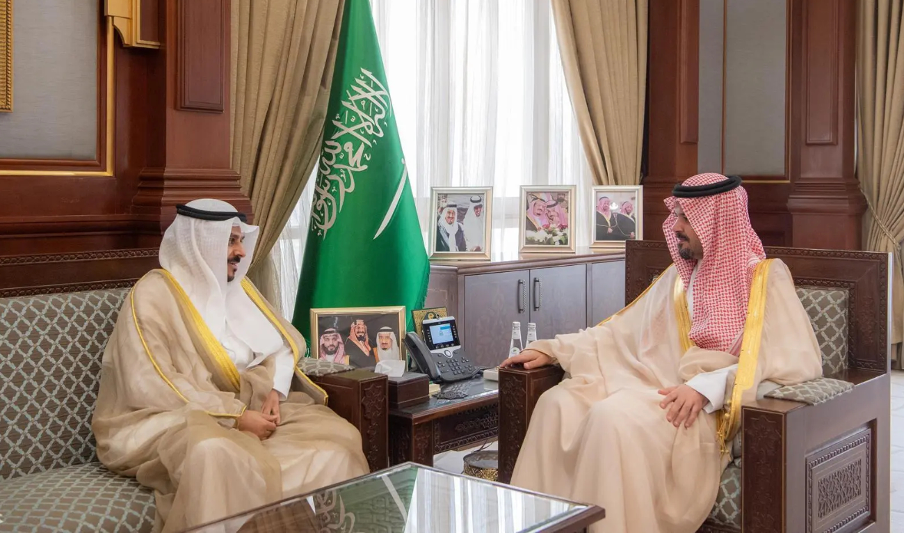 Friendly discussions were held during the meeting. (SPA)
