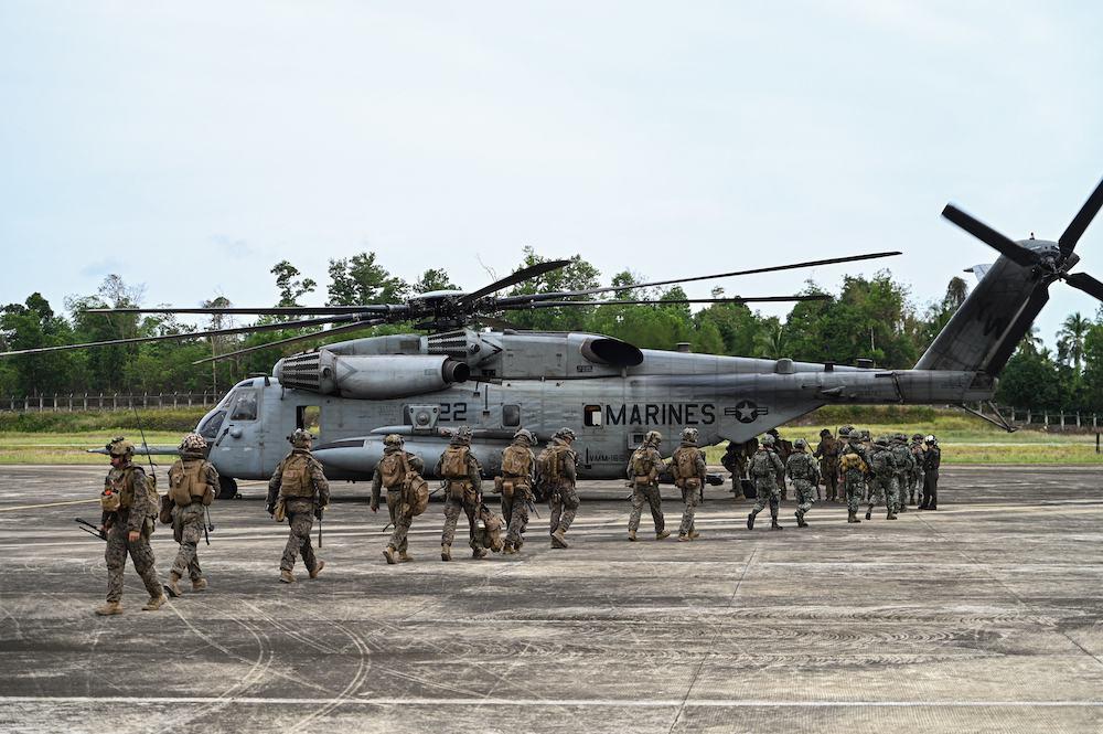 Soldiers board a US Marines CH-53 Super Stallion during the US-Philippines Balikatan joint military exercise at San Vicente Airport in Palawan on May 1, 2024. (AFP)
