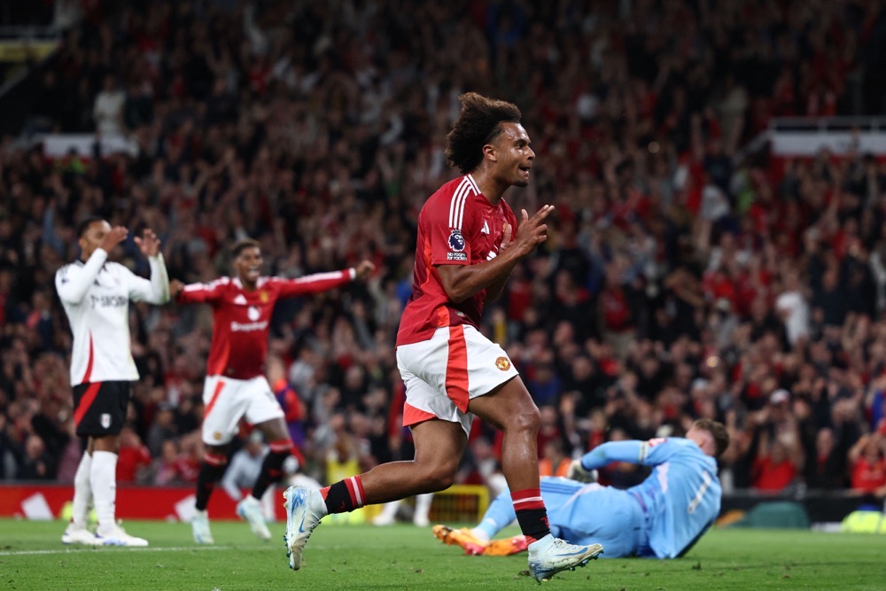 Joshua Zirkzee celebrates after scoring. (AFP)