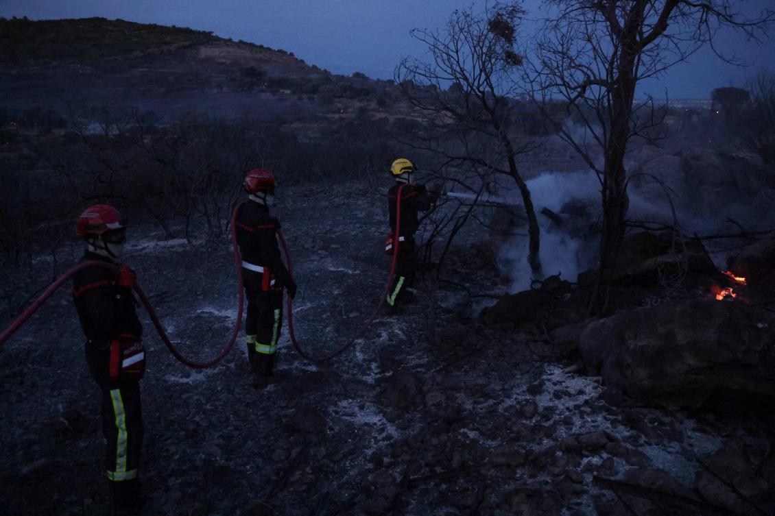 Dozens of homes were evacuated in Frontignan (Hérault), while some neighborhoods were threatened by a fire that had already ravaged some 300 hectares of pine forests by the afternoon. (AFP)