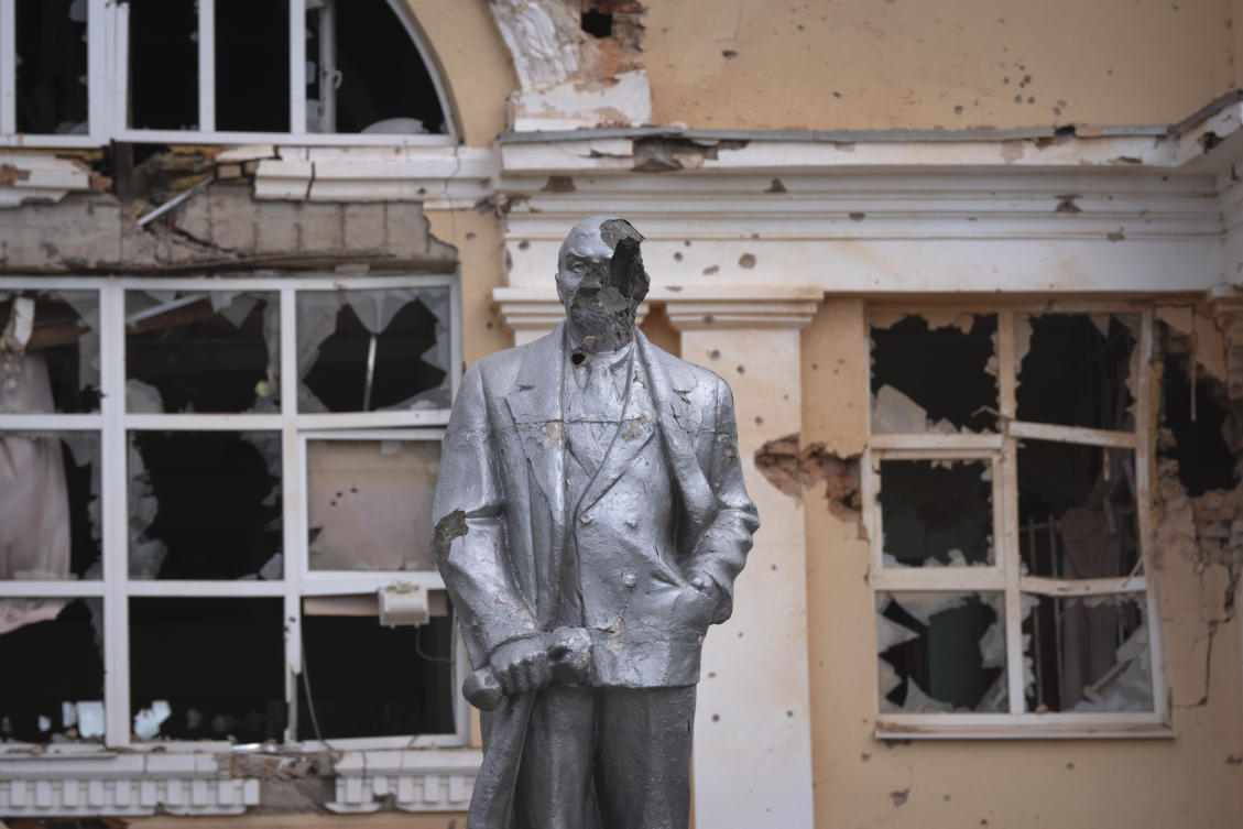 A damaged statue of Vladimir Lenin in Sudzha, Kursk Oblast, Russia, Friday, Aug. 16, 2024. (AP Photo)