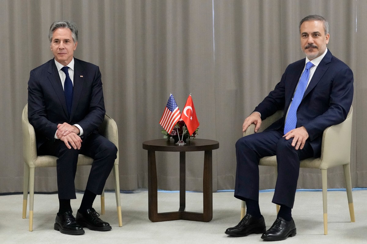 US Secretary of State Antony Blinken (L) meets with Turkey's Foreign Minister Hakan Fidan (R) in Prague, on May 30, 2024. (AFP)