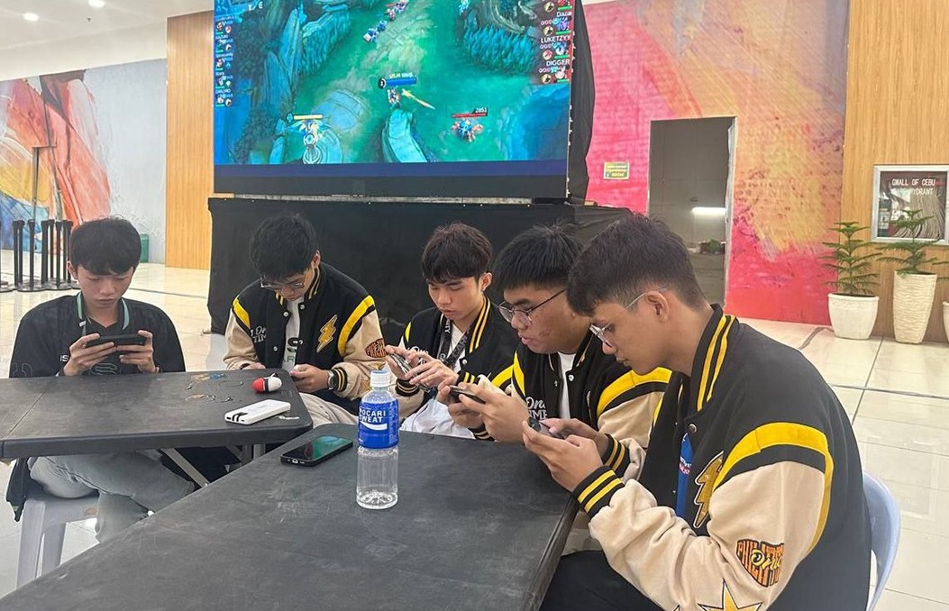 Gamers compete in a mobile gaming competition in Cebu, Philippines on July 12, 2024. (PESO)