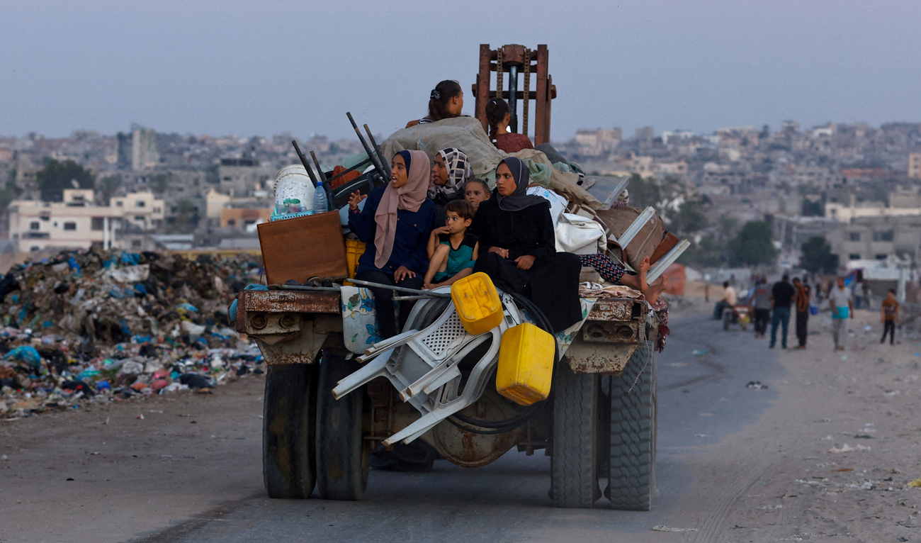 Displaced Palestinians travel on a cart after fleeing the western part of Khan Younis, following an evacuation order by the Israeli army, amid Israel- Hamas conflict, in the central part of Khan Younis, in the southern Gaza Strip on August 21, 2024. (REUTERS)