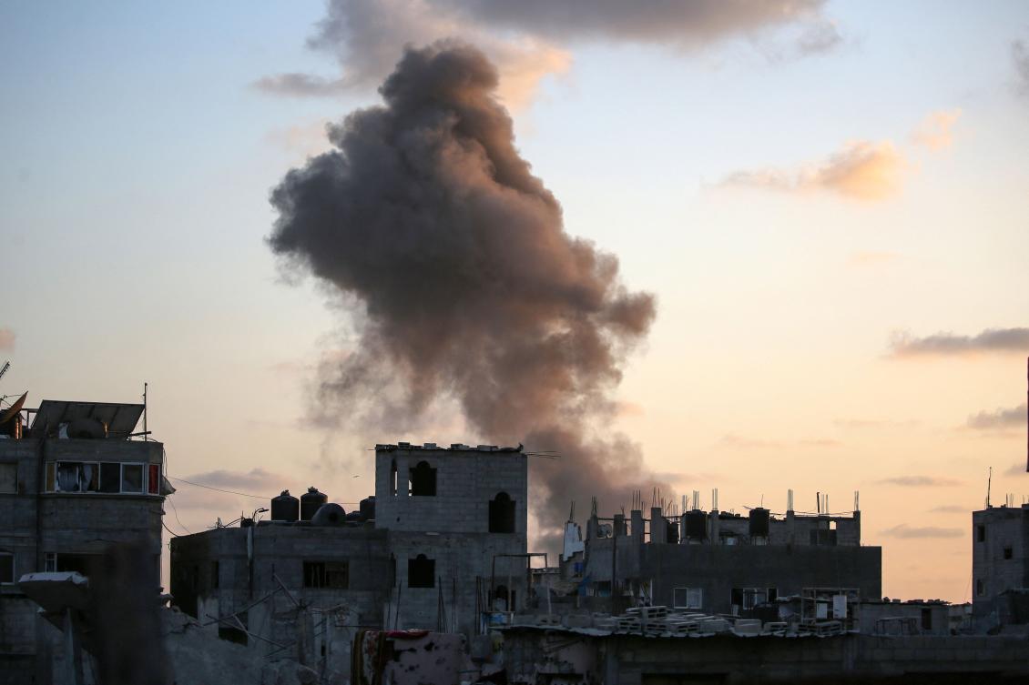 Smoke rises as Israeli troops target a building in the Nuseirat refugee camp in the central Gaza Strip on Aug. 22, 2024. (AFP)