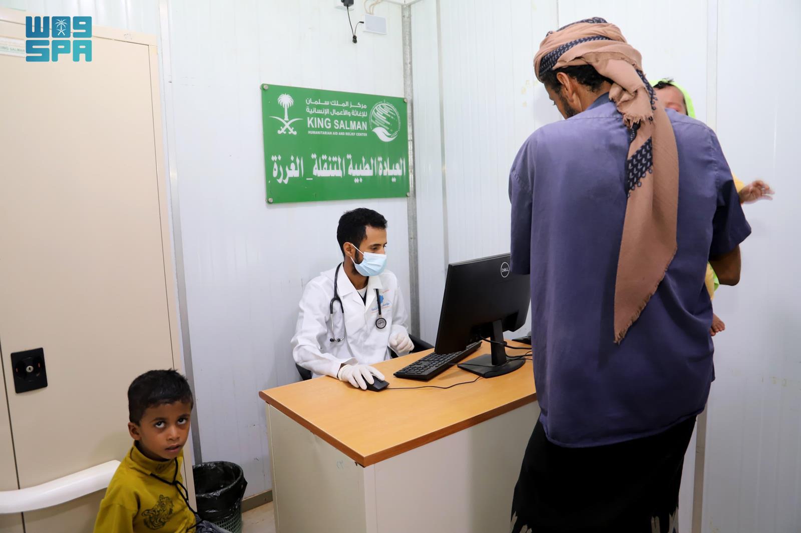 A total of 1,609 Yemenis benefitted from KSrelief’s mobile medical clinics services provided in Al-Gharza area of Haradh District in Hajjah Governorate during July. (SPA)
