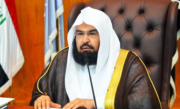 Sheikh Abdulrahman Al-Sudais, president of religious affairs at the Grand Mosque and the Prophet’s Mosque, launched a project on Saturday to translate the second Fatwa Symposium into 20 languages. (SPA)