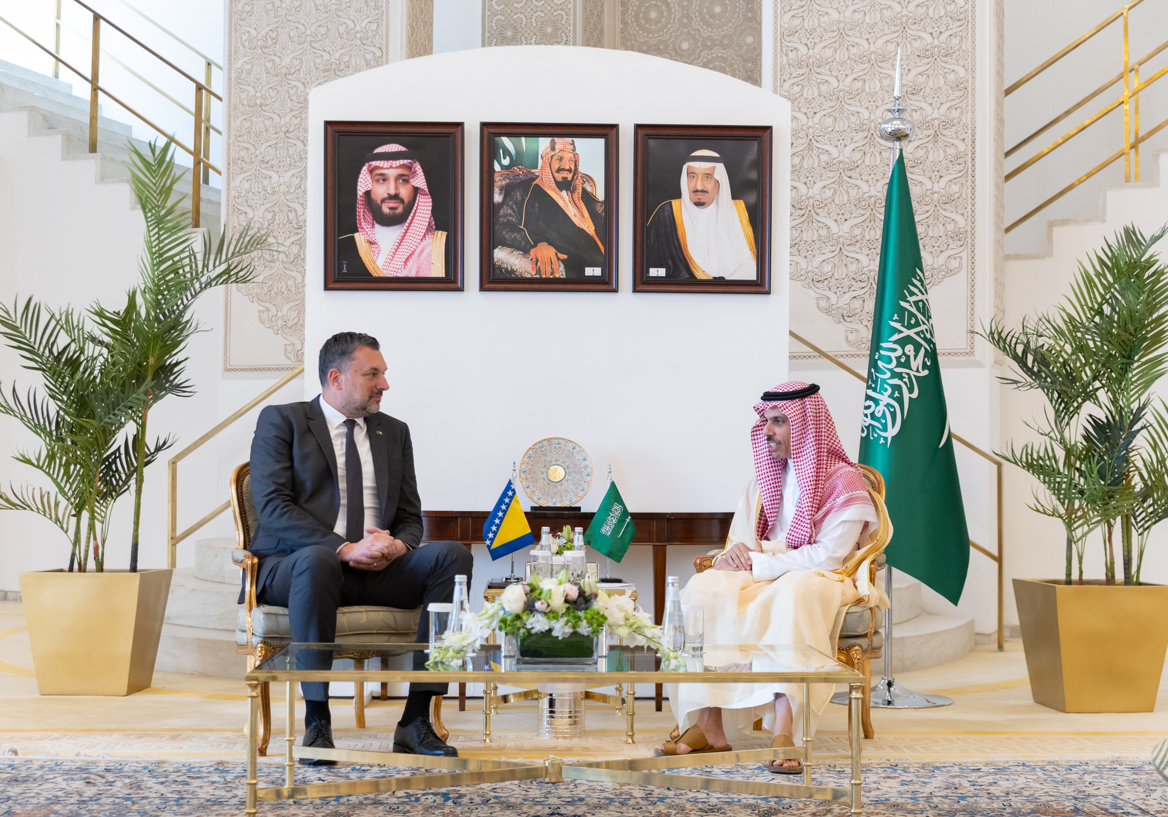 Saudi FM receives Bosnian counterpart in Riyadh