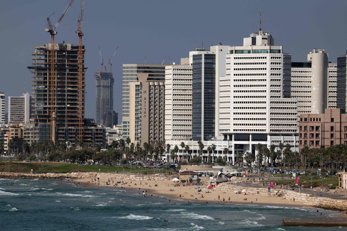 A usually crowded beach in Tel Aviv is nearly deserted on August 25, 2024, amid cross-border hostilities between Israel and Lebanon's Hezbollah group. (AFP)