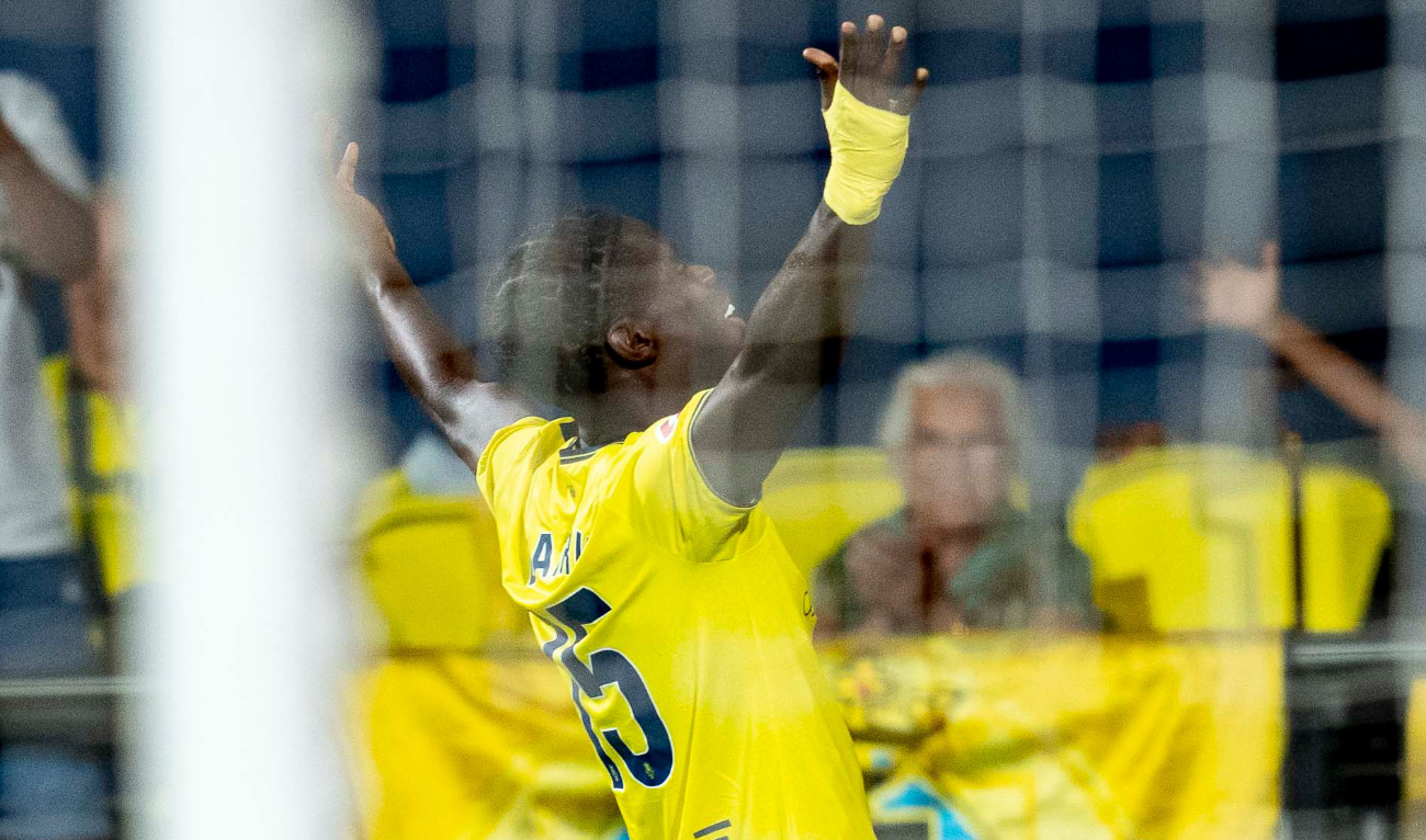 Villarreal wrested top spot in La Liga from Celta Vigo with a 4-3 home victory. (X:@VillarrealCF)